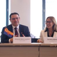 El ministro de Industria, Comercio y Mipymes, Yayo Sanz Lovatón y Sandra Watson, presidenta y CEO de la Arizona Commerce Authority. Foto 2.