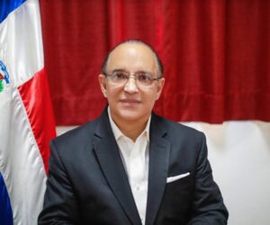 Quique Antún respalda a Santiago Matías tras aprobación de símbolos de Dominicanos Primero