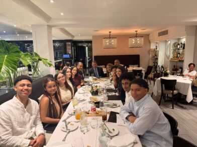 Presidente del Indotel acerca a estudiantes dominicanos de CUNY a sus raíces y cultura
