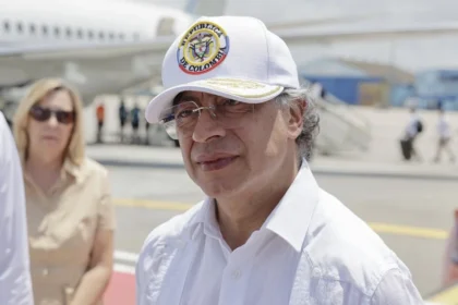 Gustavo Petro viajará a México en su primer viaje como expresidente de Colombia