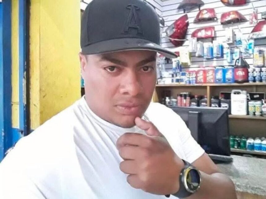 Joven muere tras chocar motocicleta contra un caballo en carretera de Monte Plata