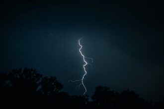 Un rayo impacta una prisión en este estado de EE. UU. y deja 16 personas hospitalizadas durante una tormenta