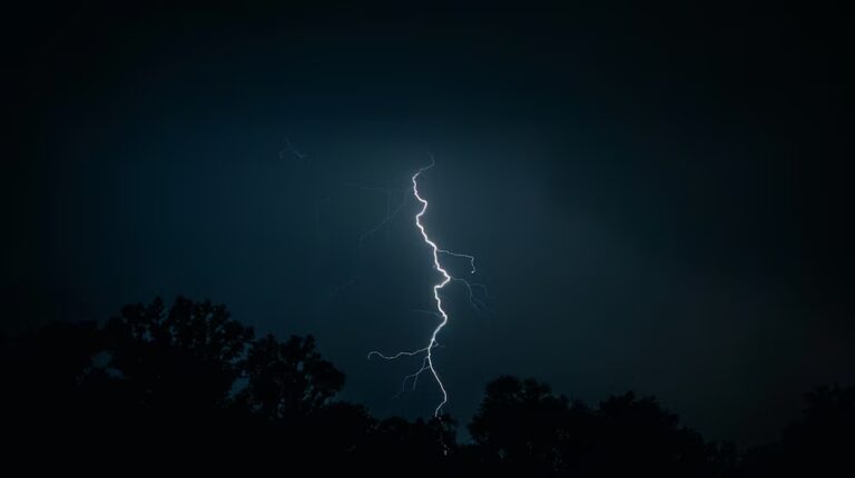Un rayo impacta una prisión en este estado de EE. UU. y deja 16 personas hospitalizadas durante una tormenta