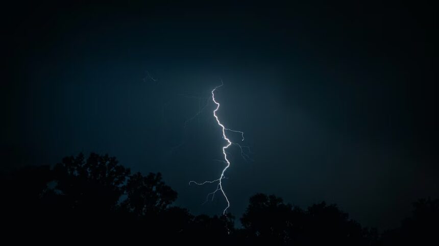 Un rayo impacta una prisión en este estado de EE. UU. y deja 16 personas hospitalizadas durante una tormenta