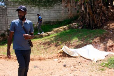 Bandas en Haití amenazan con matar a decenas de rehenes tras masacre