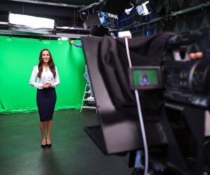 Mujeres representan el 19% de las personas que aparecen en noticias de medios tradicionales en RD