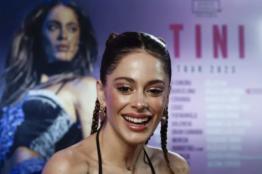 La cantante argentina Tini Stoessel enfrenta disputa con su padre por manejo de su patrimonio