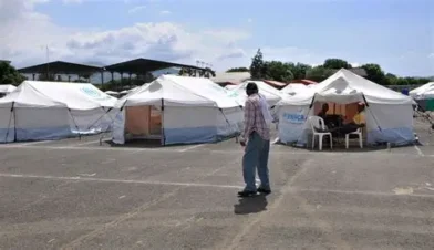 Unas 200 familias duermen en carpas en Cali temerosas de volver a sus casas tras terremoto