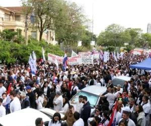 El Gobierno de Paraguay pide al gremio de médicos dialogar y descarta un ajuste salarial inmediato