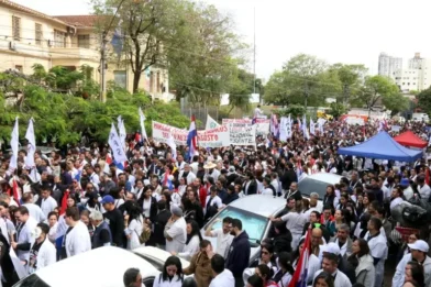 El Gobierno de Paraguay pide al gremio de médicos dialogar y descarta un ajuste salarial inmediato