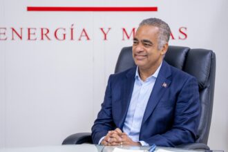 El ministro Joel Santos mientras encabeza el primer consejo con los gerentes generales de las EDE.