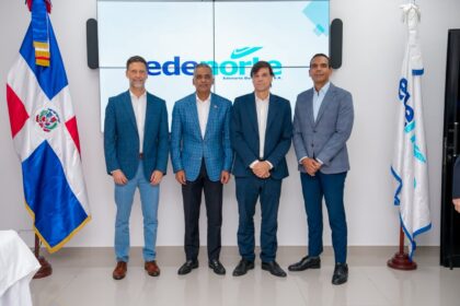 El ministro Joel Santos mientras encabeza el primer consejo con los gerentes generales de las EDE.