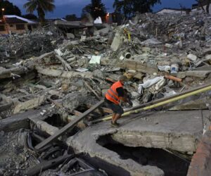 Suben a 331 los muertos por el terremoto de magnitud 7,4 de hace dos semanas en Colombia
