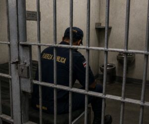 Jefe policial en Costa Rica es condenado a 12 años por disparar contra detenido esposado