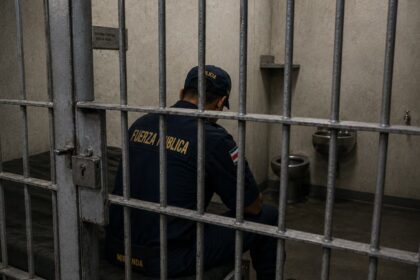 Jefe policial en Costa Rica es condenado a 12 años por disparar contra detenido esposado