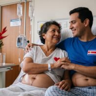 Madre costarricense afronta el cáncer