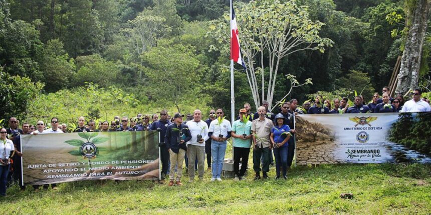 Reforestación para la vida: Ministerio de Defensa impulsa la recuperación ambiental en Manabao