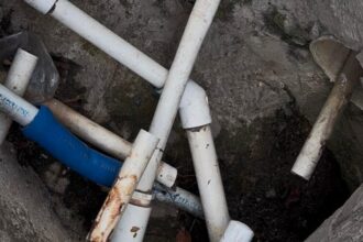 Comunitarios de Los Candelarios protestan por falta de agua potable en Jarabacoa