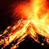 Tres grandes volcanes registran actividad eruptiva y generan atención internacional
