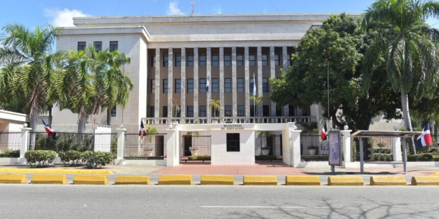 Minerd trabaja para sumar 1,500 nuevas aulas de cara al próximo año escolar