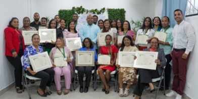 Regional 15 del Minerd reconoce a docentes por impulsar la educación ambiental y huertos escolares