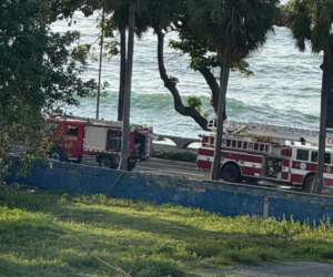 Tres fuertes detonaciones generan alarma y columna de humo en el Malecón de Santo Domingo