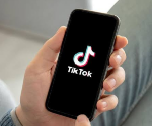 Agencia brasileña multa a TikTok por fallos en la protección de datos de menores