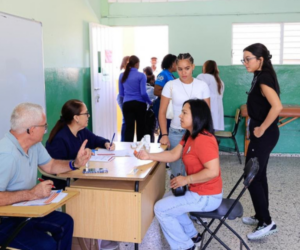 Rehabilitación y el HOMS brindan servicios de salud gratuitos en Constanza