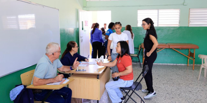 Rehabilitación y el HOMS brindan servicios de salud gratuitos en Constanza
