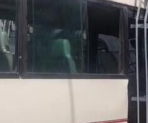 Autobús de la Ruta 11 choca con camión en la Av. John F. Kennedy