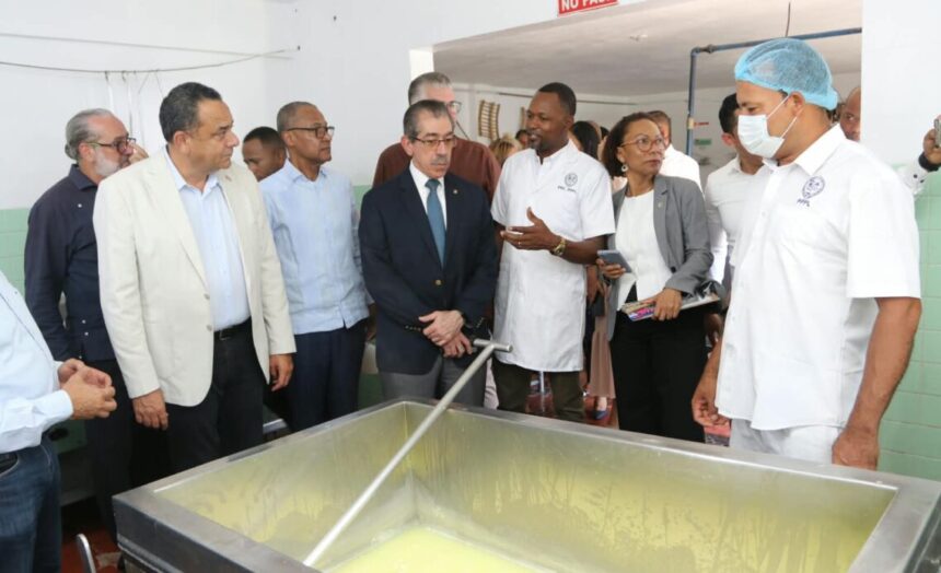 UASD inaugura planta procesadora de lácteos y moderniza laboratorio de alimentos