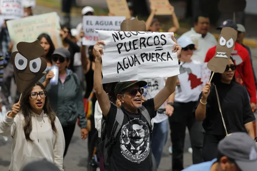 “Agua KK Fest”: habitantes de Guadalajara protestan por agua contaminada con residuos fecales