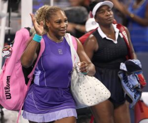 Venus y Serena Williams emocionan a Cincinnati con su regreso en dobles