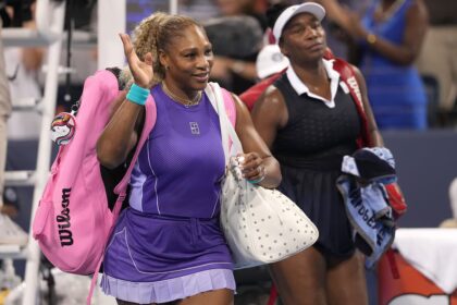 Venus y Serena Williams emocionan a Cincinnati con su regreso en dobles