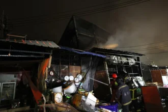 Se incendia un centro comercial de un popular barrio de Bangkok
