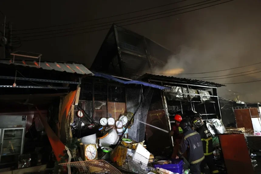 Se incendia un centro comercial de un popular barrio de Bangkok