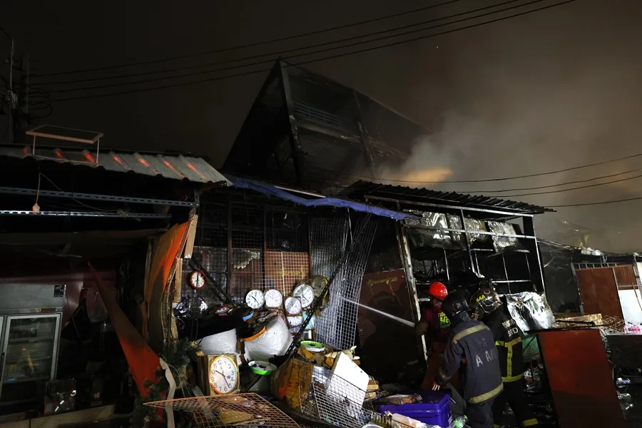 Se incendia un centro comercial de un popular barrio de Bangkok