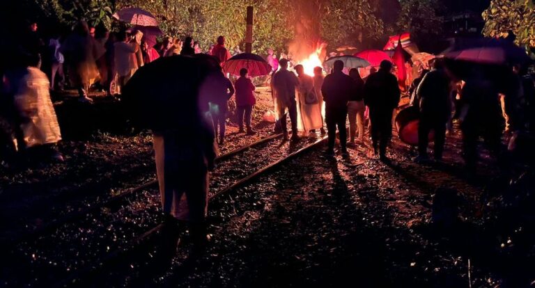 Perú suspende el servicio de trenes hacia Machu Picchu por un incendio forestal