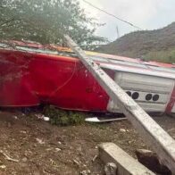 Joven muere y varias personas resultan heridas tras accidente de autobús en Bahoruco