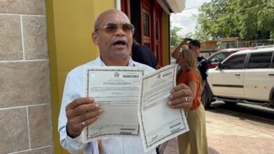 Ciudadano denuncia presunta alteración fraudulenta de su identidad y anuncia acciones legales