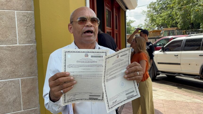 Ciudadano denuncia presunta alteración fraudulenta de su identidad y anuncia acciones legales