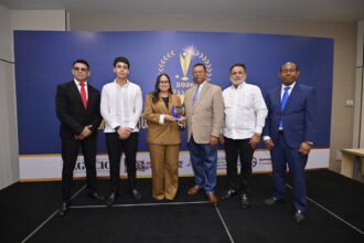 Restaurante ‘Amigos’ es reconocido por sus cuatro décadas de excelencia en el sector gastronómico