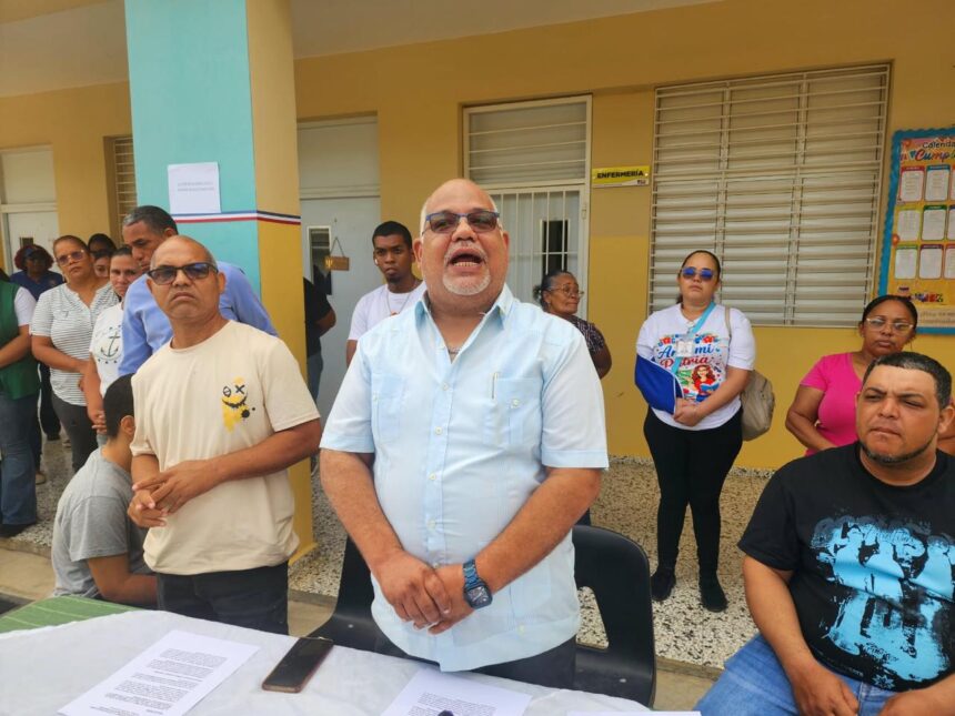 Padres respaldan a directora de escuela especial en Santiago y rechazan denuncias de la ADP