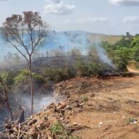 Denuncian incendio provocado en vertedero de Jarabacoa; autoridades activan brigadas para sofocarlo