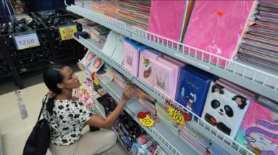 Padres ya han empezado a comprar útiles escolares, pero denuncian altos precios