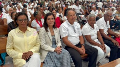 Embajadora de EEUU visita el Santuario Nacional Santo Cristo de los Milagros en Bayaguana