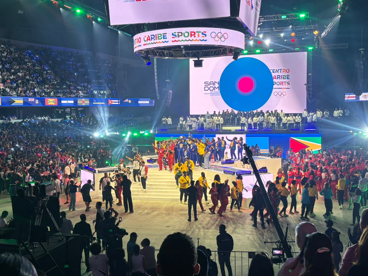 Acto de clausura de los Juegos Centroamericanos y del Caribe inicia con desfile de atletas