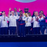 Christopher Melenciano recibe medalla especial de manos de Abinader