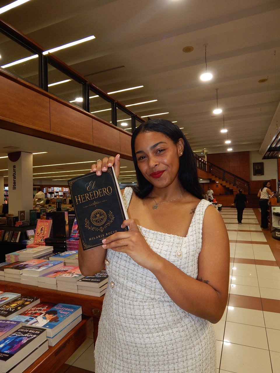 Escritora dominicana de Wattpad Hilaris Rocio presenta oficialmente "El Heredero"