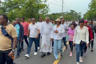Cientos de feligreses parten desde Bayaguana hacia Higüey en tradicional peregrinación